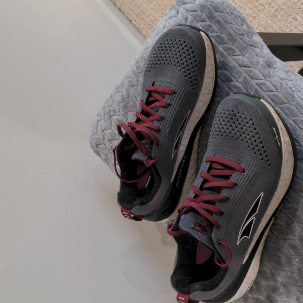 Women's size 6 1/2 Altra Ego sneakers